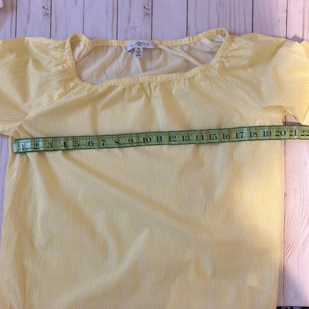 Yellow embroidered bell sleeve top S/M - Picture 8 of 9